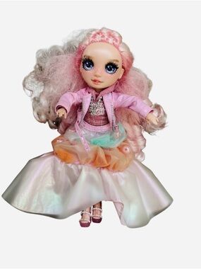 Rainbow High Winter Wonderland Bella Parker